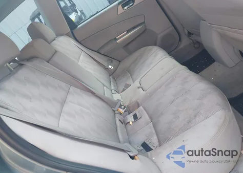 2010 Subaru Forester 2.5X Premium z USA, uszkodzony, nr VIN JF2SH6CC3AH737496